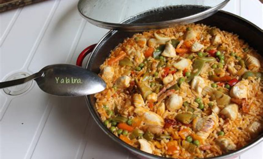 Arroz con Pollo Malzemeleri ve Pişirme Süreci