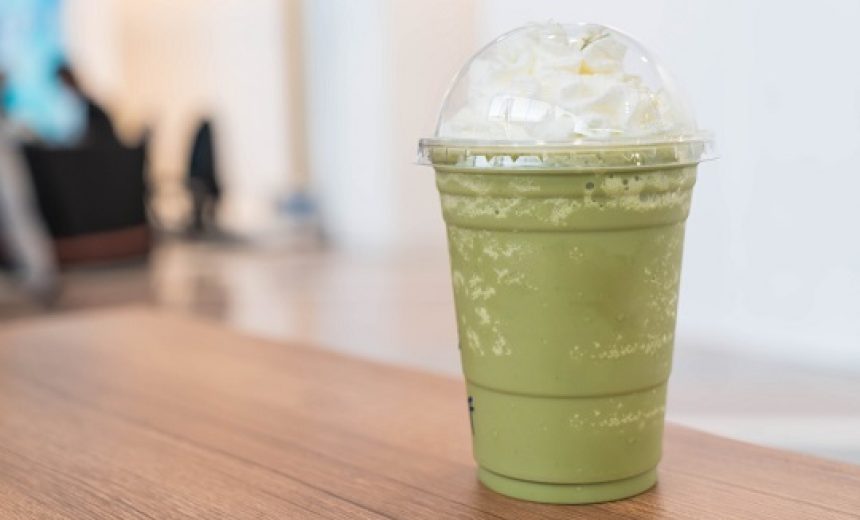 Buzlu Hindistan Cevizli Matcha Latte