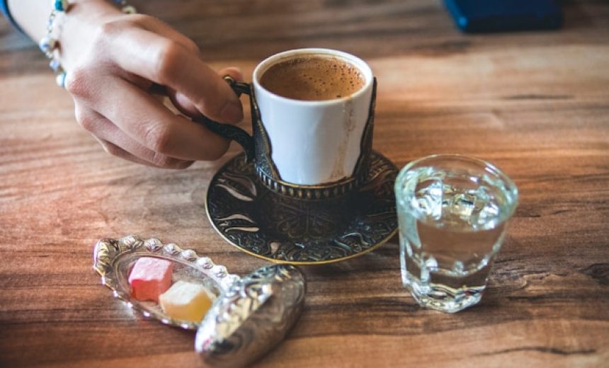 Bir Fincan Türk Kahvesi Kaç Kalori? Şekersiz, Az Şekerli ve Şekerli Türk Kahvesi Kalori Değeri bir fincan Türk kahvesi kaç kalori